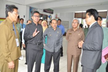 Gubernur Tinjau Pelaksanaan UN di Bukittinggi
