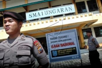 Dikawal Ketat, Tahanan Polisi Ikuti UN di Sekolahnya 