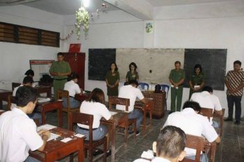 Wakil Wali Kota Manado pimpin doa UN di SMK Elfatah  