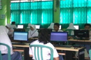 Pelaksanaan UN Berbasis Komputer di Lamtim Lancar
