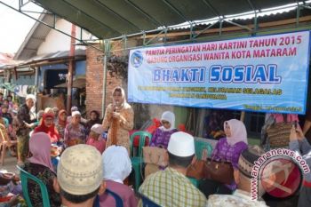 GOW Mataram Bagikan 160 Paket Sembako