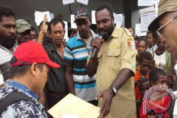 Warga Wogekel persoalkan ABK Cina jual barang ilegal