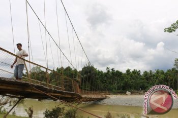 Jembatan Putus Diterjang Banjir Bandang