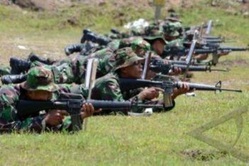 214 Taruna Akmil Latihan Mahir Menembak