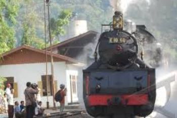 Tarik Wisatawan, Lokomotif Uap Didatangkan 