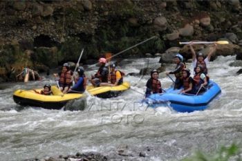 Arung Jeram Progo Diminati Banyak Wisawatan