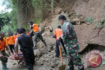 Sempat Tertutup Longsor, Jalan Purworejo-Magelang Kembali Normal