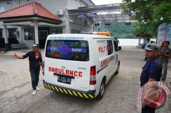 Rohaniwan Bawakan Kurma dan Air Zamzam untuk Terpidana Mati 