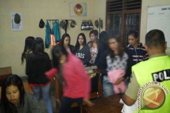 Satpol PP Kulon Progo amankan pemandu karaoke 