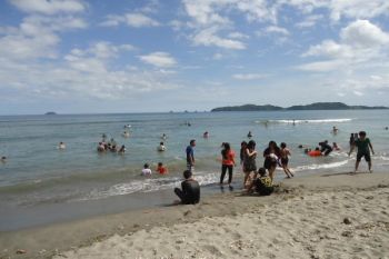 Pemkab imbau warga jaga lingkungan pantai