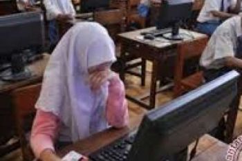 PLN Pinjami Genset Sekolah Penyelenggara UN "Online" Bagian 2