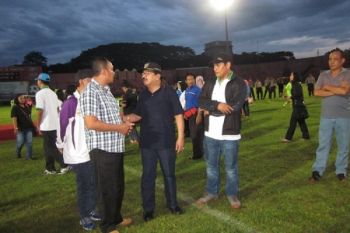 Gubernur Berbincang