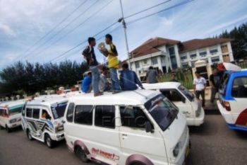 Angkot Jalur Pinggiran Memprihatinkan