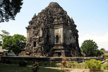 Candi Kalasan Alami Pelapukan