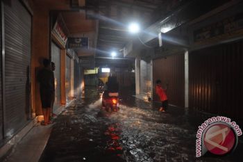 Ratusan rumah di mataram terendam banjir