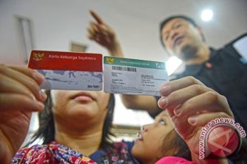 Bagikan KIS, Jokowi Minta RS Layani Masyarakat dengan Baik
