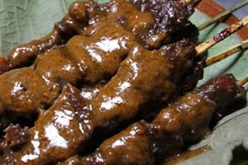 Satai Kerbau Kudus Bikin Lidah Terpukau
