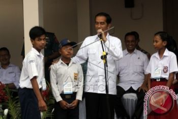 Jokowi: Kartu Sakti Jangan Digunakan Beli Lain-Lain