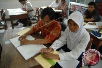Sumbar Dahulukan Distribusi Soal UN untuk Mentawai