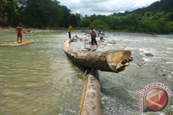 Pipa pdam sumbawa barat hanyut akibat hujan
