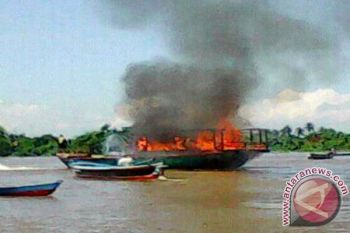 FERI PENYEBERANGAN TERBAKAR