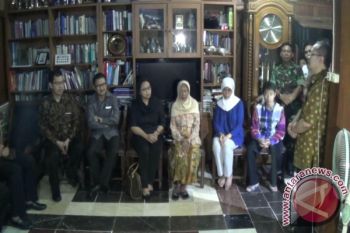 Menlu melayat ke rumah duka Heri Listyowati 