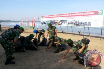 Kodam Udayana Bersihkan Pantai Sepanjang 202 Kilometer