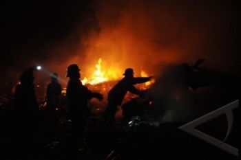 Pemadam Daerah Terdekat Bantu Atasi Kebakaran Johar