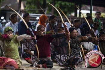100 peserta dari berbagai daerah ikuti "Jemparingan" 