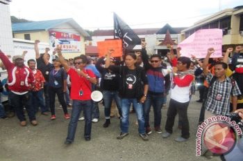 Seratusan wartawan Jayapura demo di Polda Papua