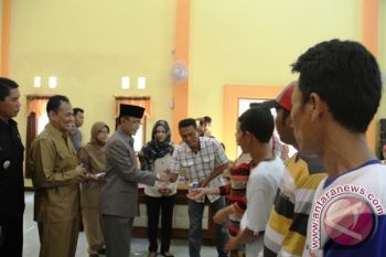 Pemkot Mataram Serahkan Bantuan KUBe