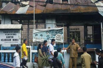 Harley Mangindaan sesalkan kantor terbakar lurah Wanea pasiar Surabaya 