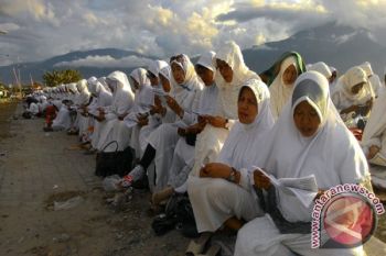 Menag Pimpin Baca Yasin Massal di Teluk Palu