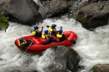 Bisnis Wisata Arung Jeram Kian Berkembang