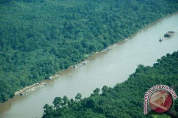 Dishub Barut Cek Rambu Lalu Lintas di Pedalaman Sungai Barito