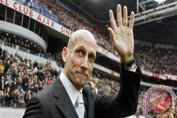 Legenda MU Jaap Stam Yakin Louis Van Gaal Raih Gelar Premier League