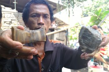 Slamet Kenalkan Batu Akik Fosil Khas Semarang