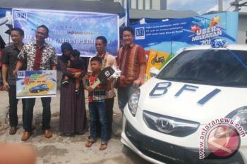 Warga Sampit Dapat Hadiah Mobil Dari BFI