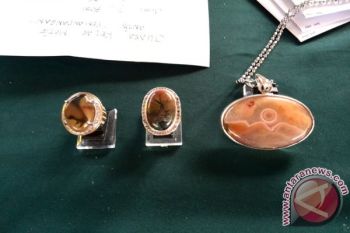 "Sunset Kaur" juara kontes akik HUT Kaur