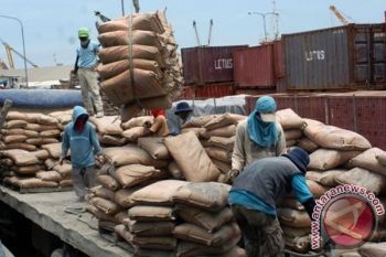 Pelabuhan Cilacap Dukung Semen Bima Kirim ke Luar Pulau
