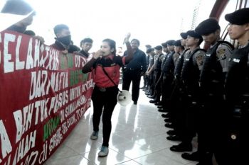 Demo Desak Pansus Hutan Simalungun