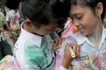 Siswa Pekanbaru Dilarang Coret Seragam Saat Kelulusan