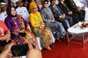 Hadiri Upacara Hardiknas
