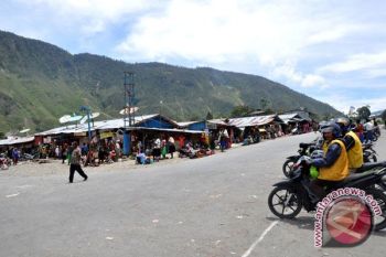 Bupati Akui Sulit Dekati Kelompok Bersenjata Karena Sebagian Besar Anak Muda