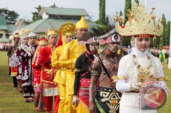 KENAKAN BUSANA KHAS DAERAH