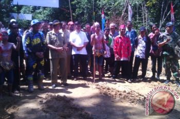 Bulan Bakti Gotong Royong Kalteng di Desa Eka Bahurui Kotim 