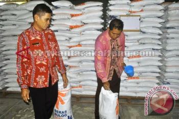 Persedian Beras Di Barut Enam Bulan Aman