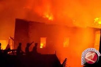 Seratusan kios di Enarotali ludes terbakar