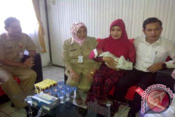 Ajudan Wakil Wali Kota Palangka Raya Adopsi Bayi 