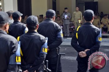 Wali Kota Mataram Lantik 186 Anggota Satlinmas